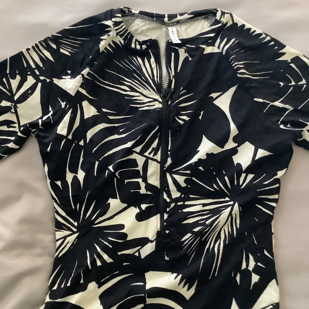 NW/OUT TAGS TRINA TURK RASHGUARD ONE PIECE SIZE LARGE